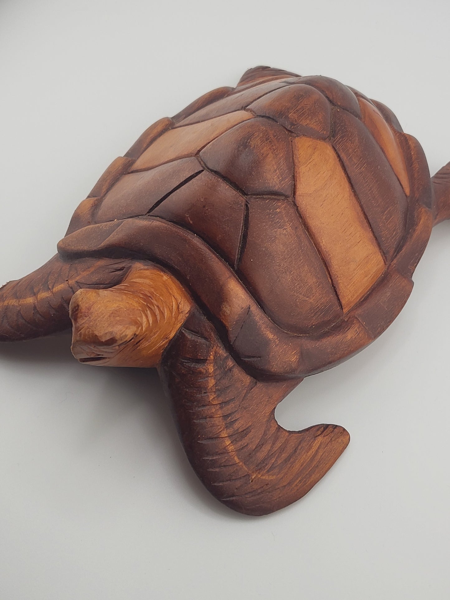 🌴 Exquisite Wooden Sea Turtle Sculpture – Detailed Hand-Carved Art Décor