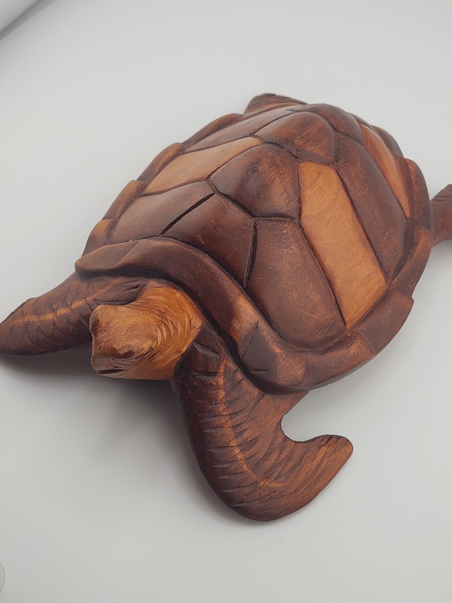 🌴 Exquisite Wooden Sea Turtle Sculpture – Detailed Hand-Carved Art Décor