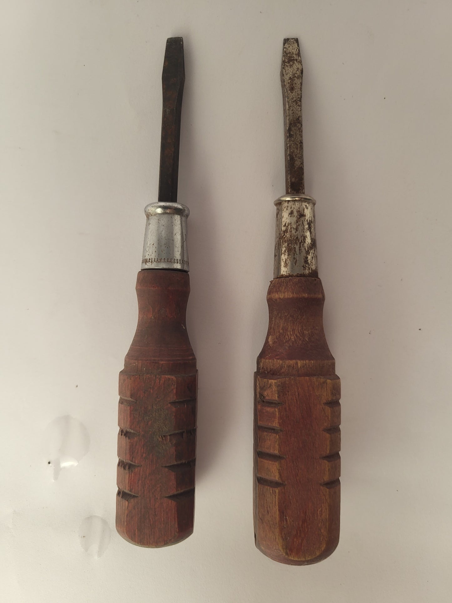 🪚 Vintage Wooden Handle Flathead Screwdrivers (Set of 2) – Rustic Hand Tools