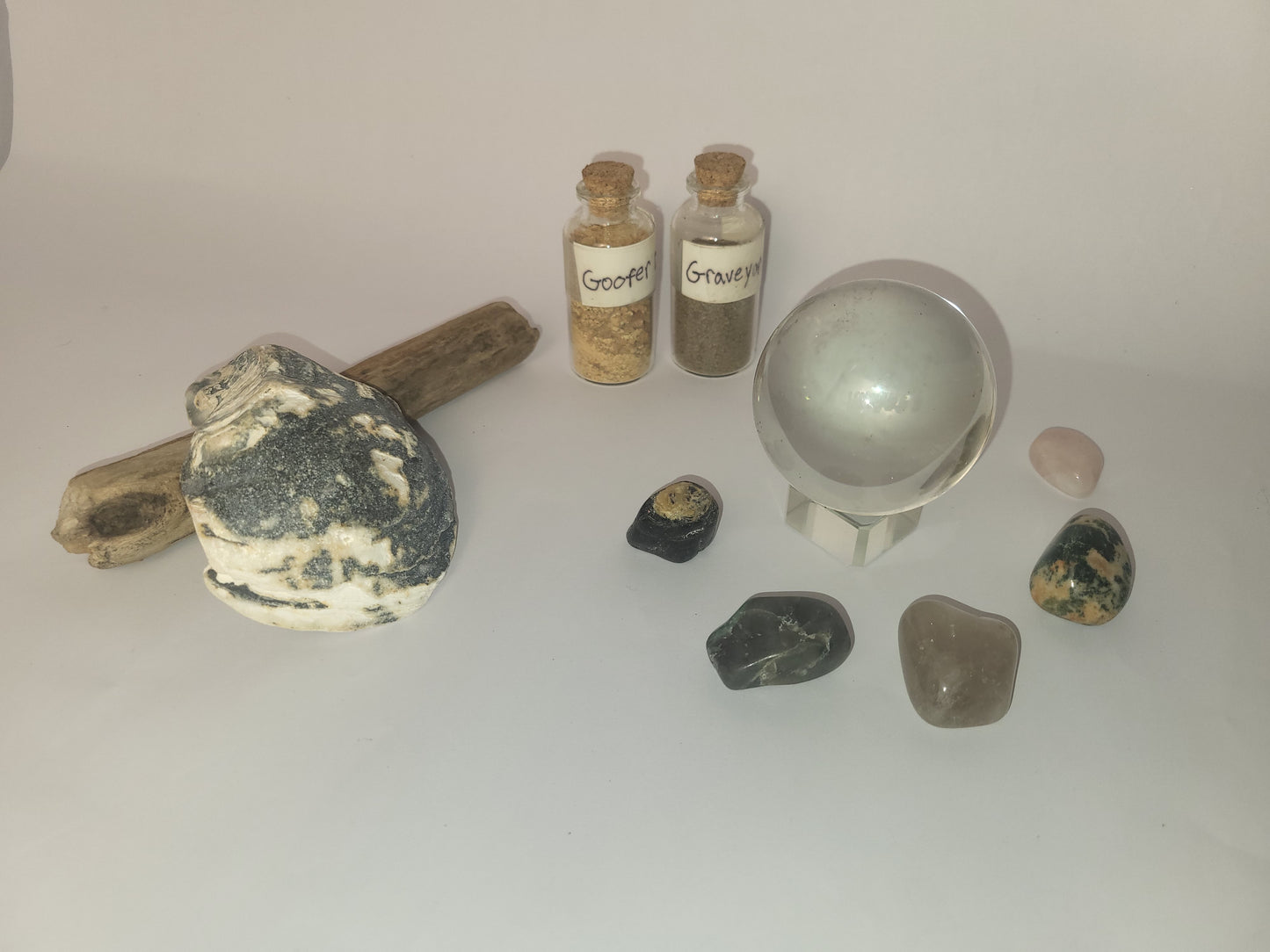 🔮 Mystical Ritual Set – Crystals, Goofer Dust & Graveyard Dirt Bottles