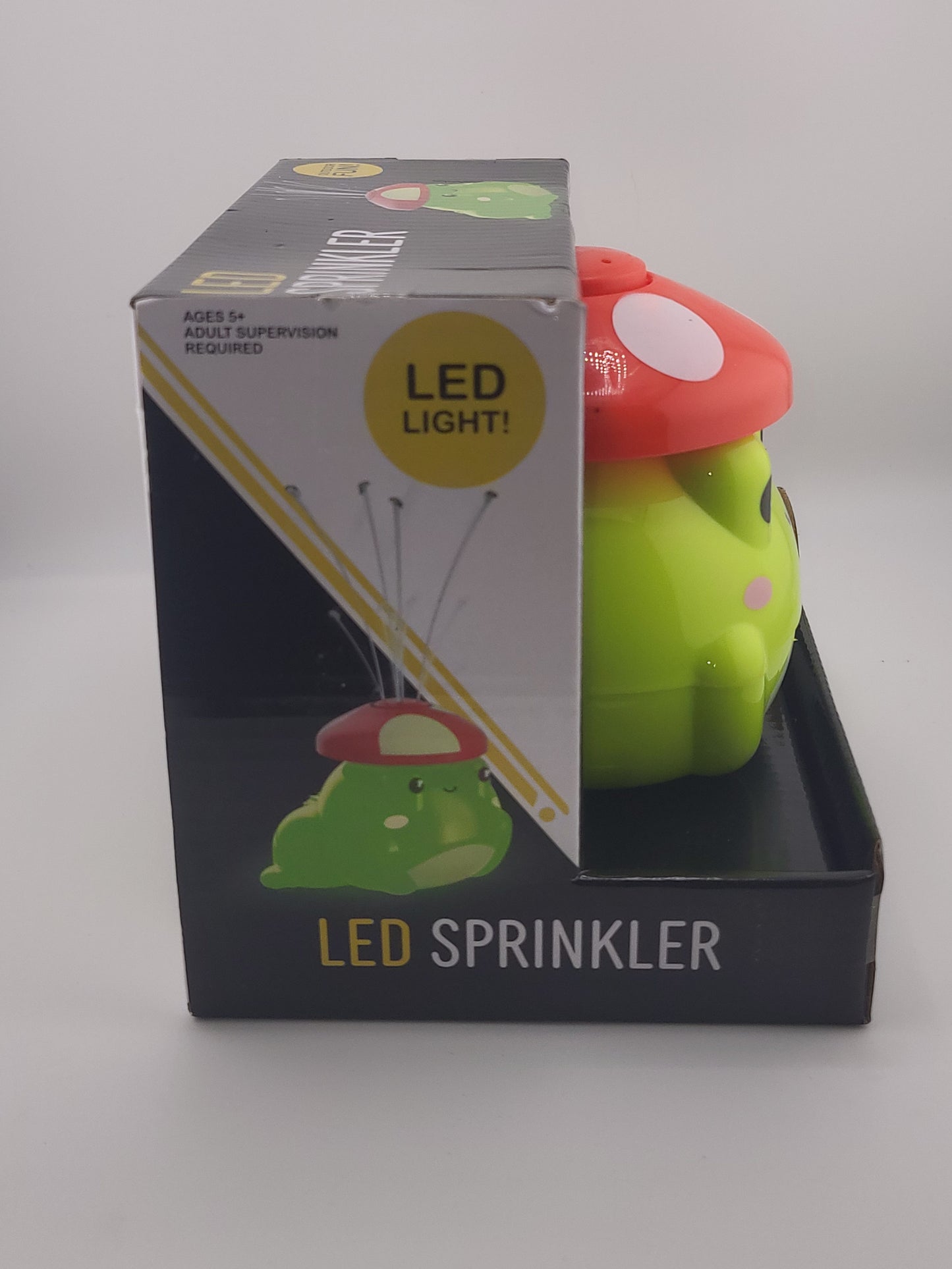 LED Frog Sprinkler – Cute Outdoor Water Toy with Light-Up Mushroom Hat | Kids Summer Backyard Fun