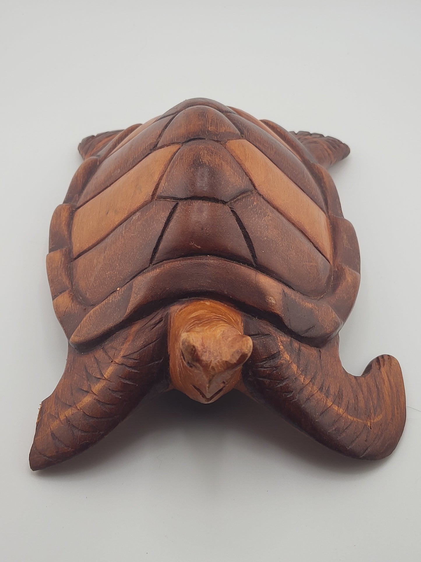 🌴 Exquisite Wooden Sea Turtle Sculpture – Detailed Hand-Carved Art Décor
