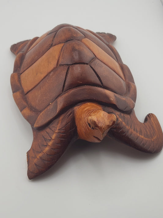 🌴 Exquisite Wooden Sea Turtle Sculpture – Detailed Hand-Carved Art Décor