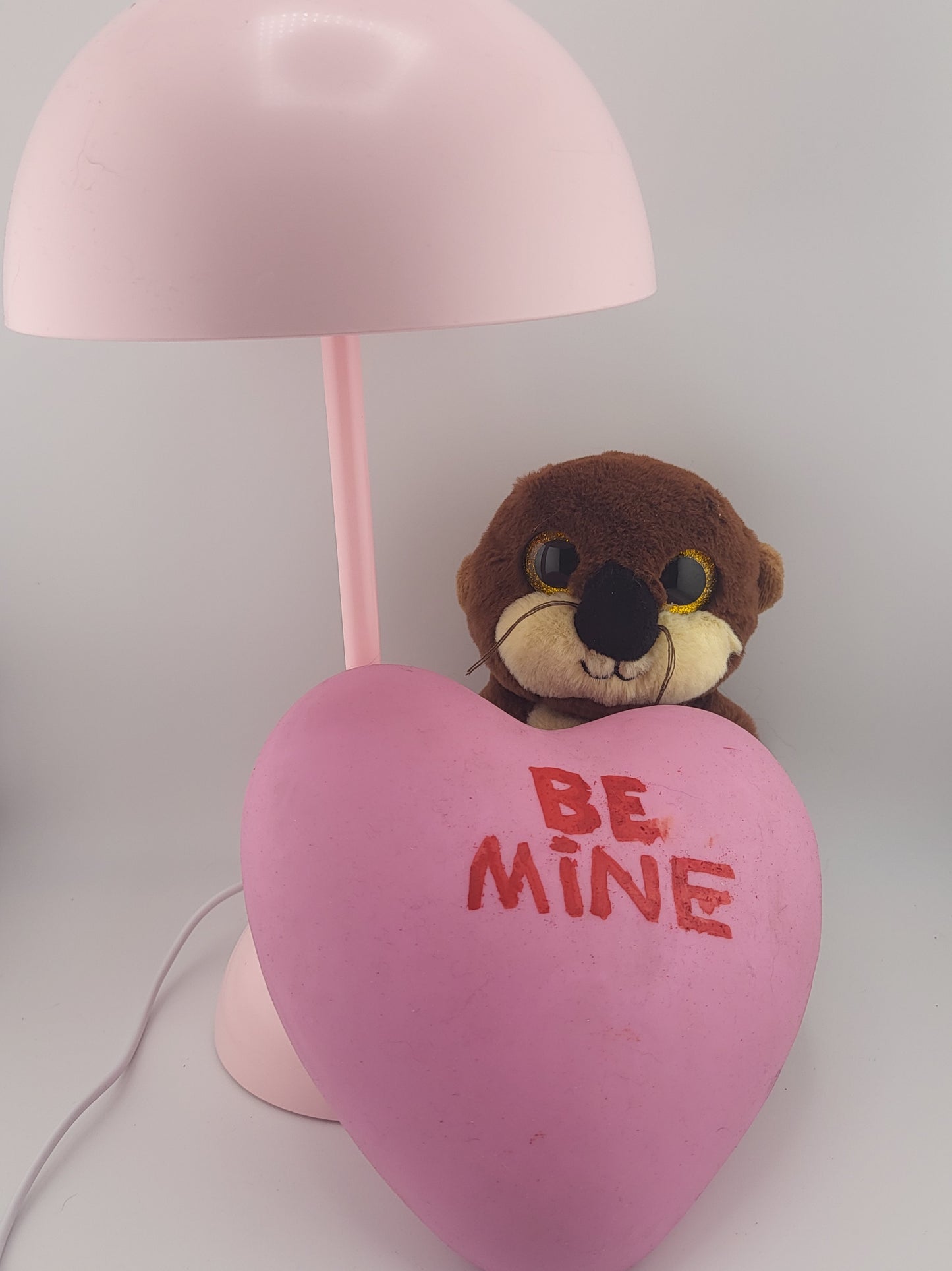 💝 Valentine’s Day Gift Set – Plush Otter, Pink “Be Mine” Heart & Pastel Lamp