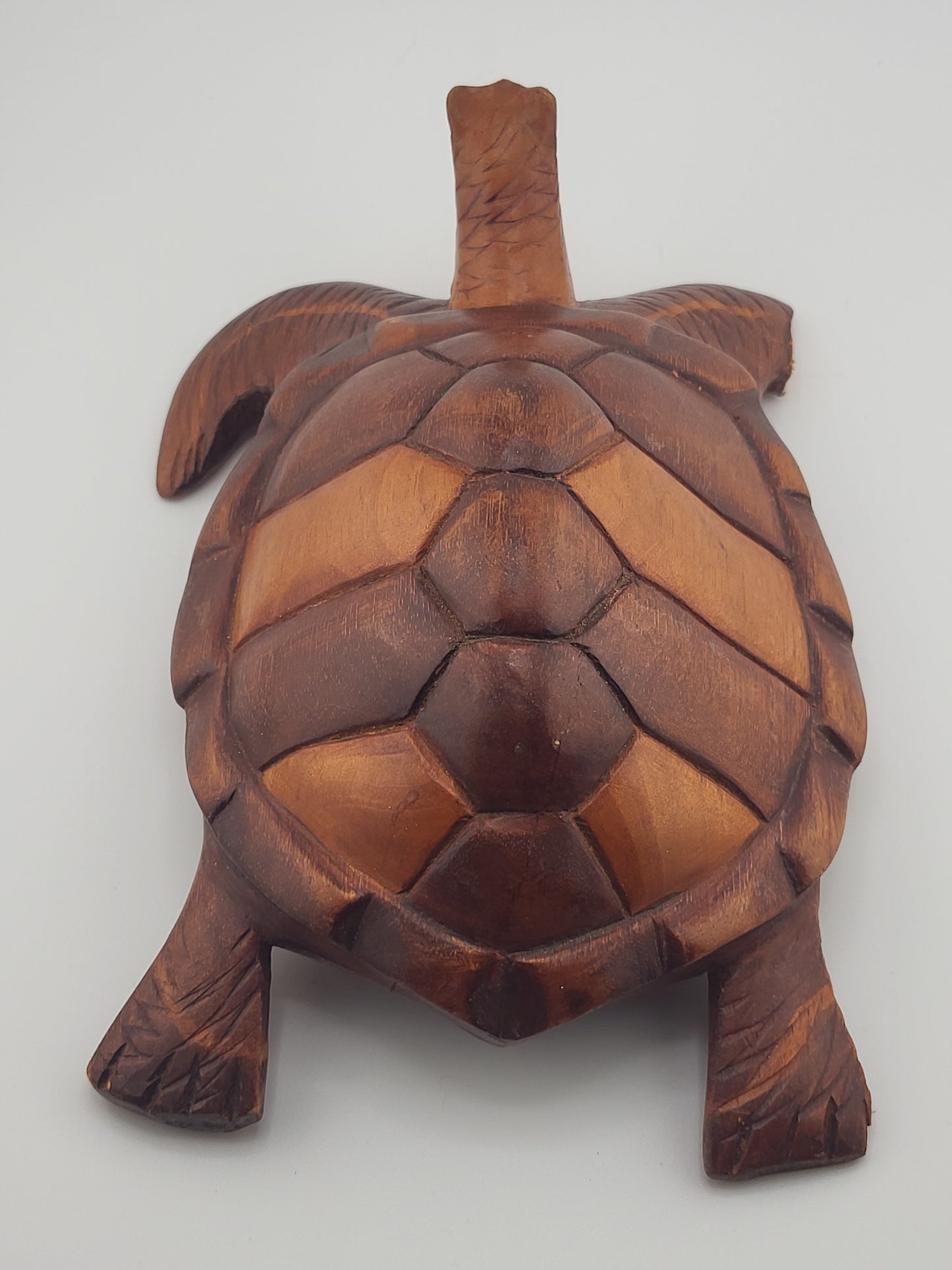 🌴 Exquisite Wooden Sea Turtle Sculpture – Detailed Hand-Carved Art Décor