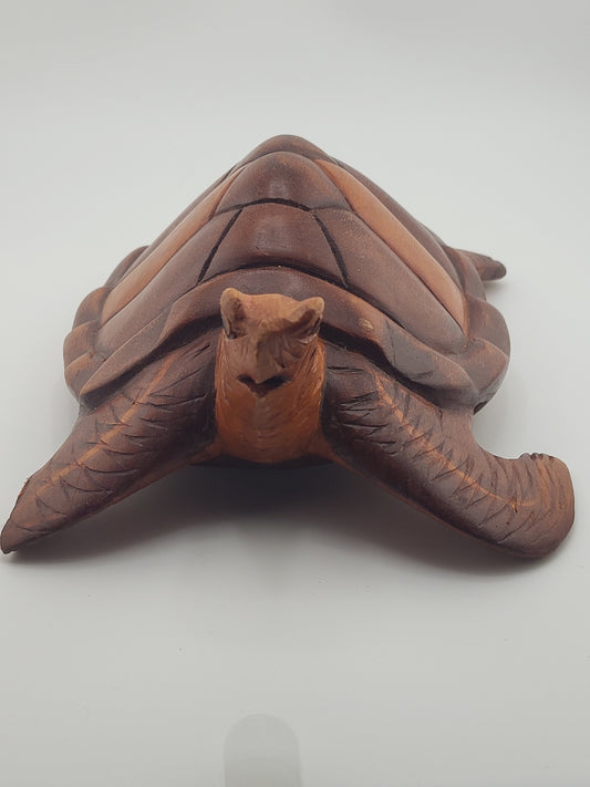 🌴 Exquisite Wooden Sea Turtle Sculpture – Detailed Hand-Carved Art Décor