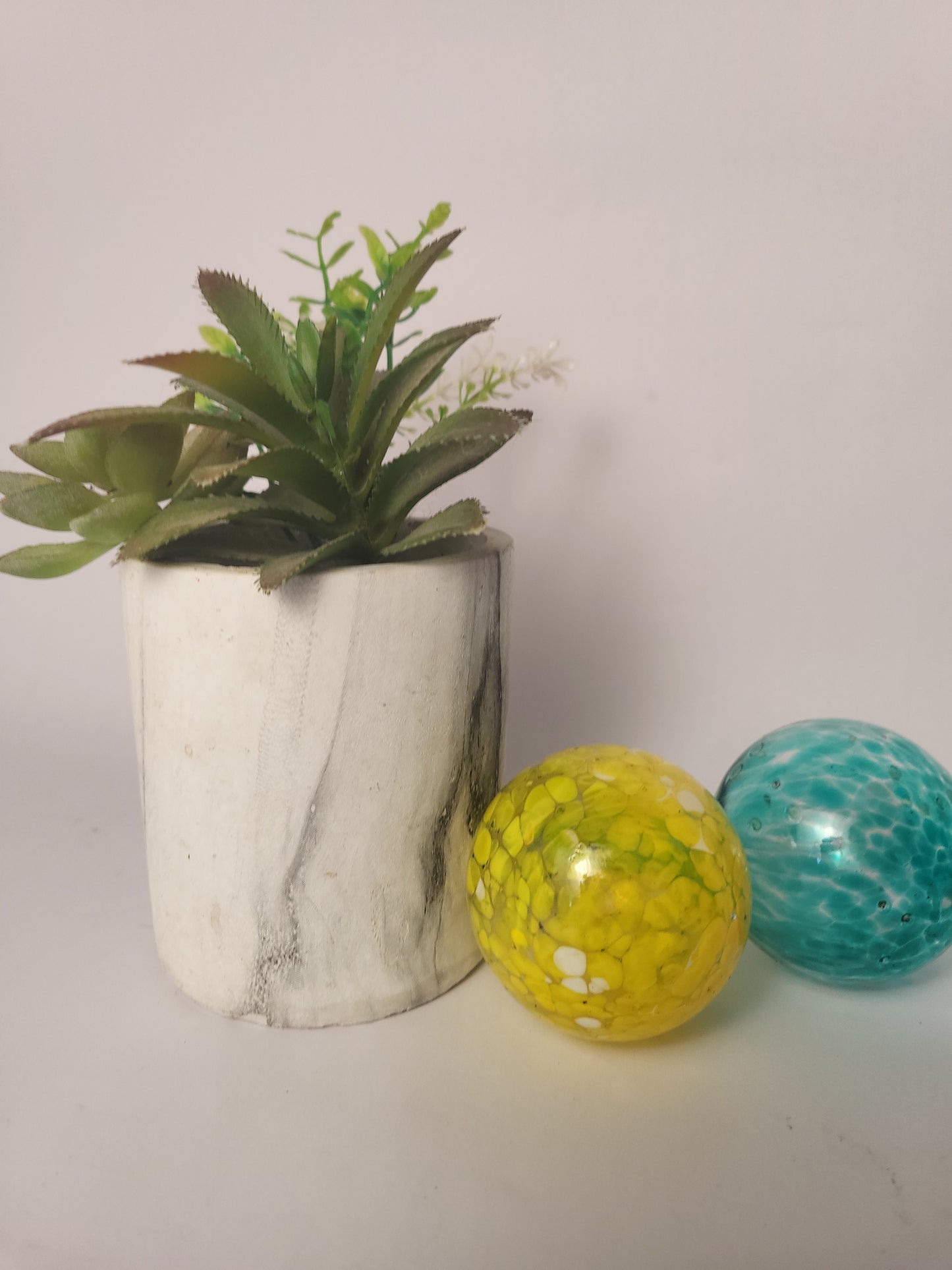🌱 Self-Watering Glass Plant Globes (Set of 2) + Bonus Fake Succulent
