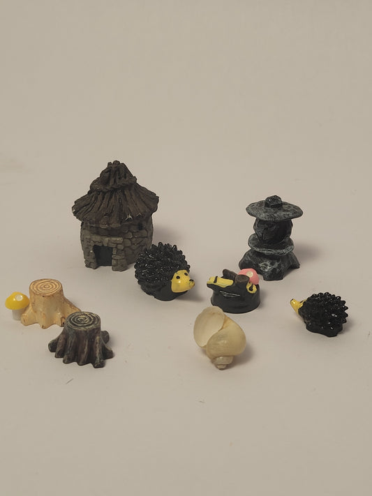 Miniature Woodland Critter & Scenery Set – Hedgehogs, Mushrooms, Tree Stumps, and More