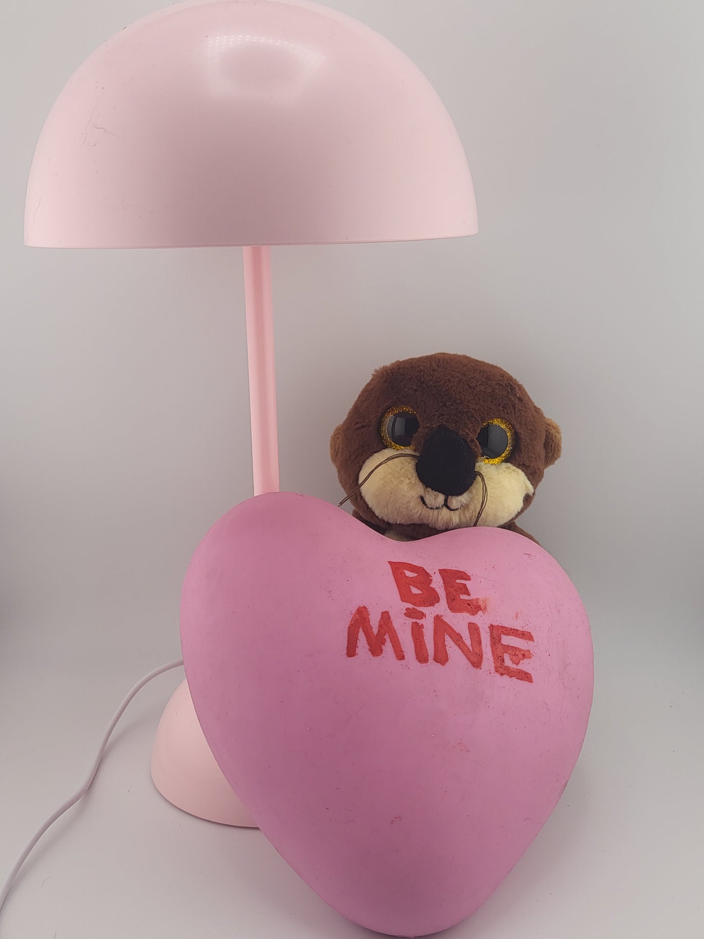💝 Valentine’s Day Gift Set – Plush Otter, Pink “Be Mine” Heart & Pastel Lamp