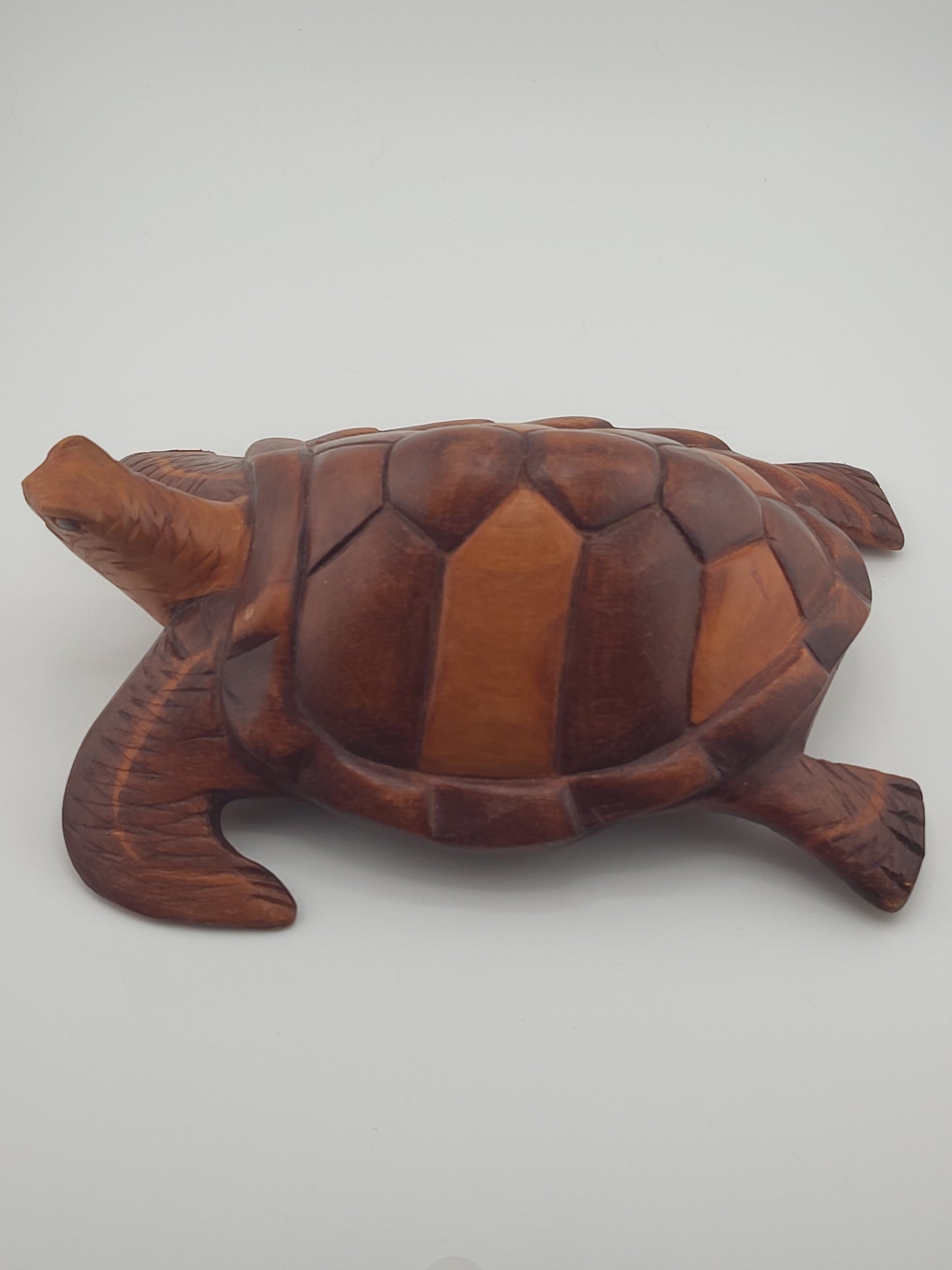 🌴 Exquisite Wooden Sea Turtle Sculpture – Detailed Hand-Carved Art Décor